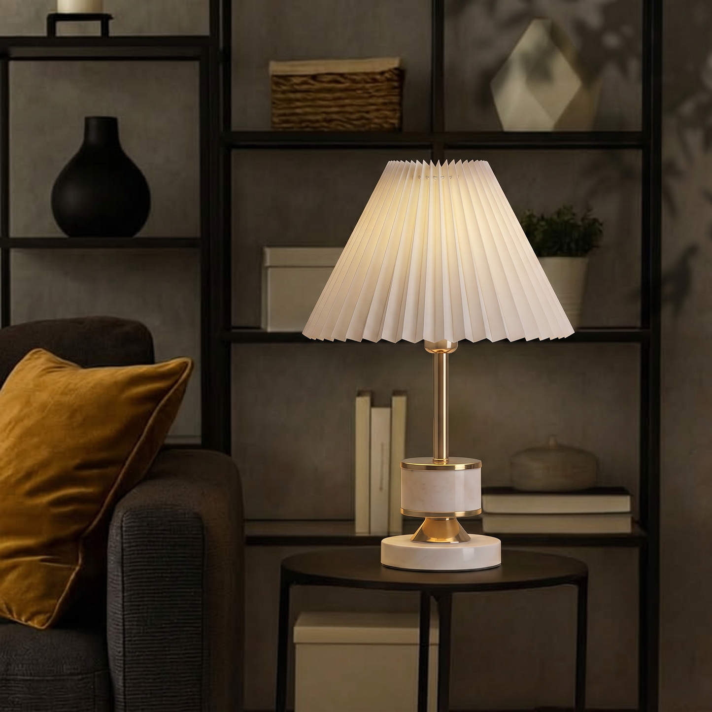 Lampe de table plissée Ivoire – Lampe décorative plissée blanche avec détails dorés