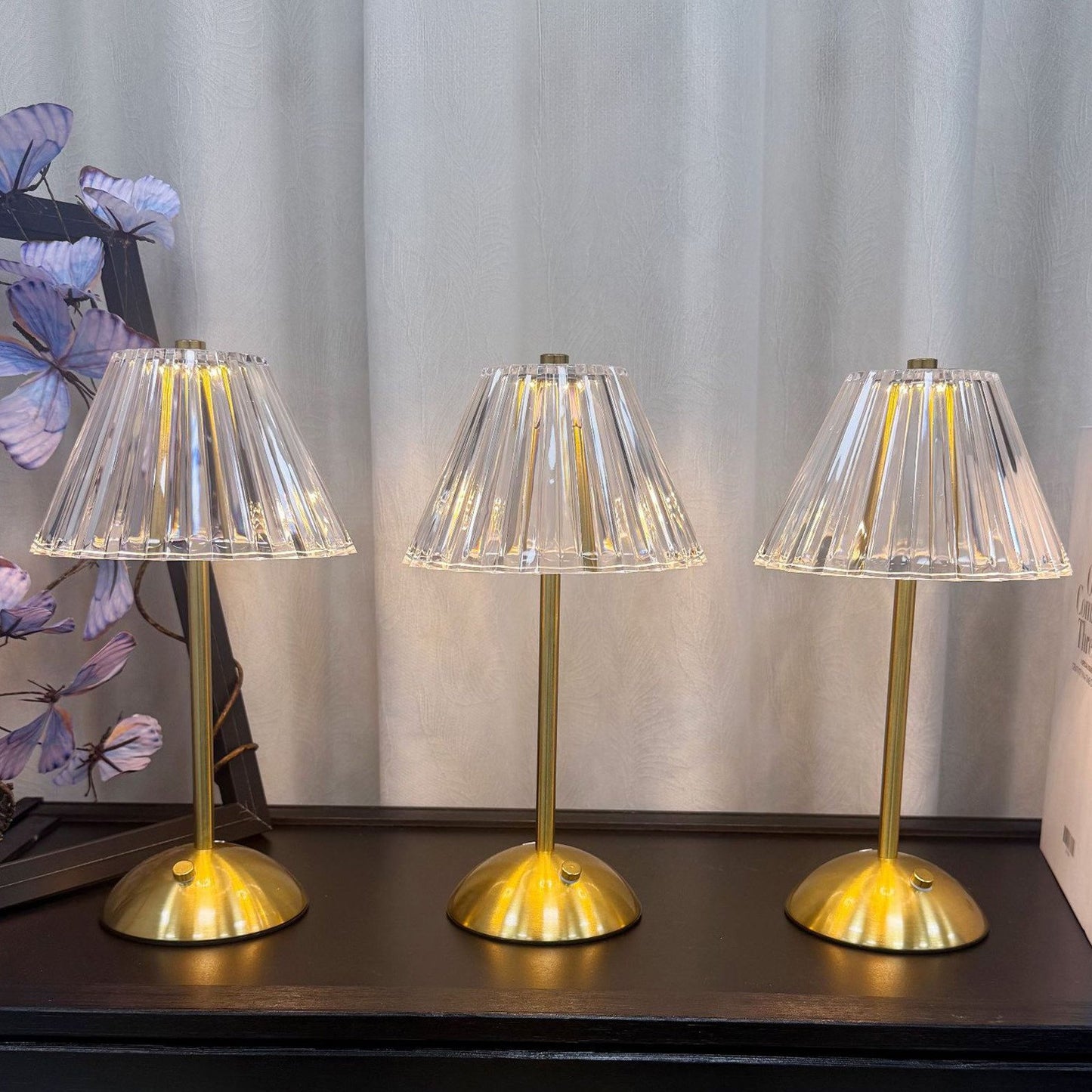 Lampe de table LED en cristal rechargeable – Lampe sans fil tactile avec intensité réglable, 3 couleurs d'éclairage, chargement USB-C et base en métal doré