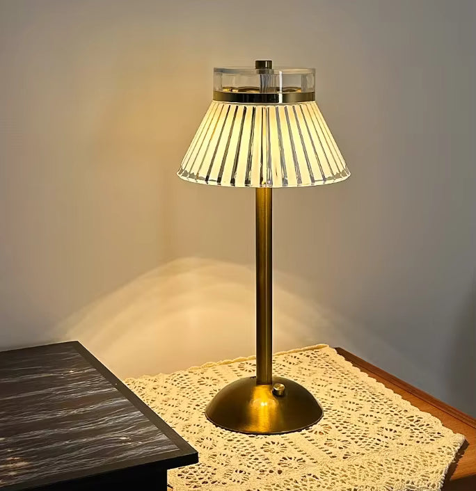 Lampe de table LED en cristal rechargeable – Lampe de chevet sans fil tactile à intensité variable avec 3 couleurs de lumière et base en métal doré