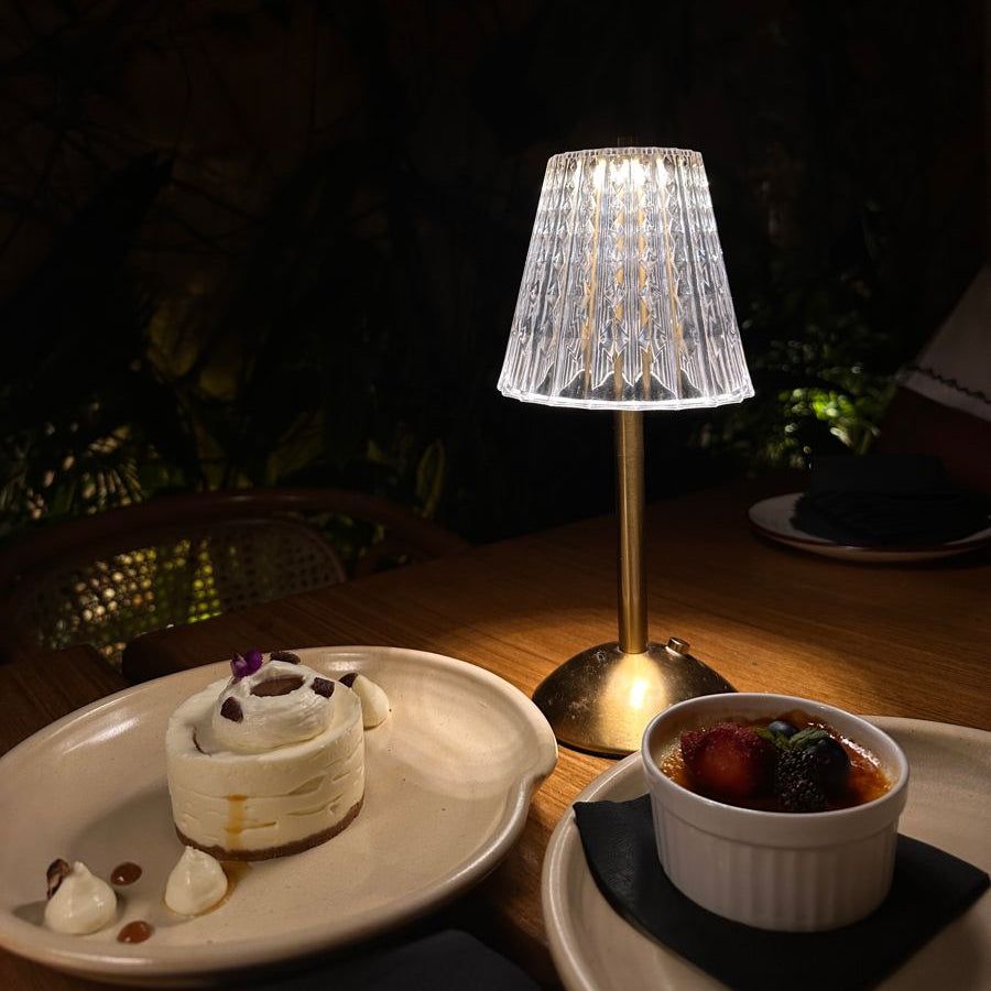 Lampe de table à LED sans fil en cristal – Veilleuse tactile dorée à intensité variable (3 couleurs, rechargeable)