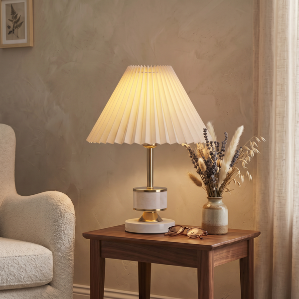 Lampe de table plissée Ivoire – Lampe décorative plissée blanche avec détails dorés