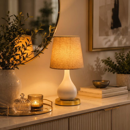 Lampe de table Alba – Lampe à abat-jour en tissu blanc avec lumière chaude et douce