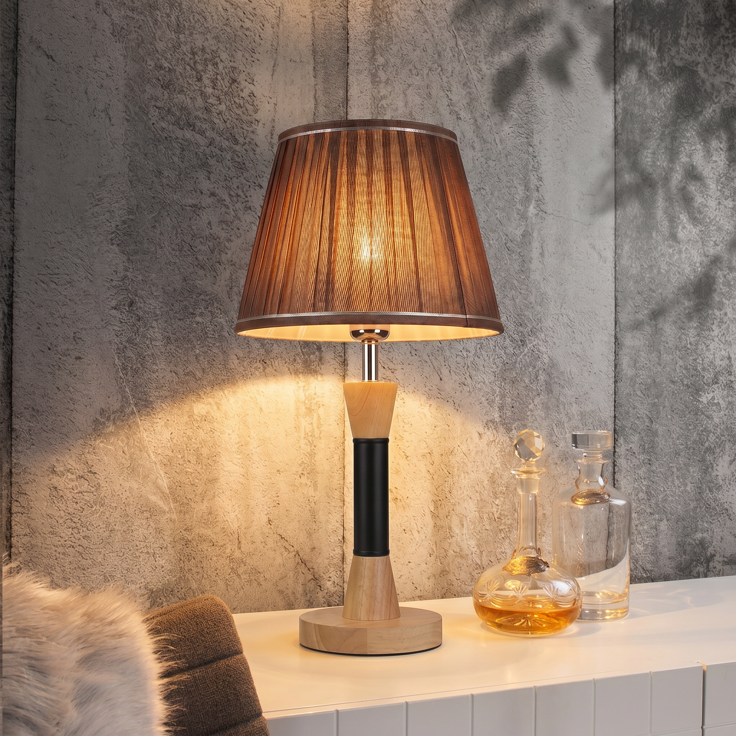 Lampe de table Natura – Lampe décorative en bois avec détails noirs et abat-jour en tissu