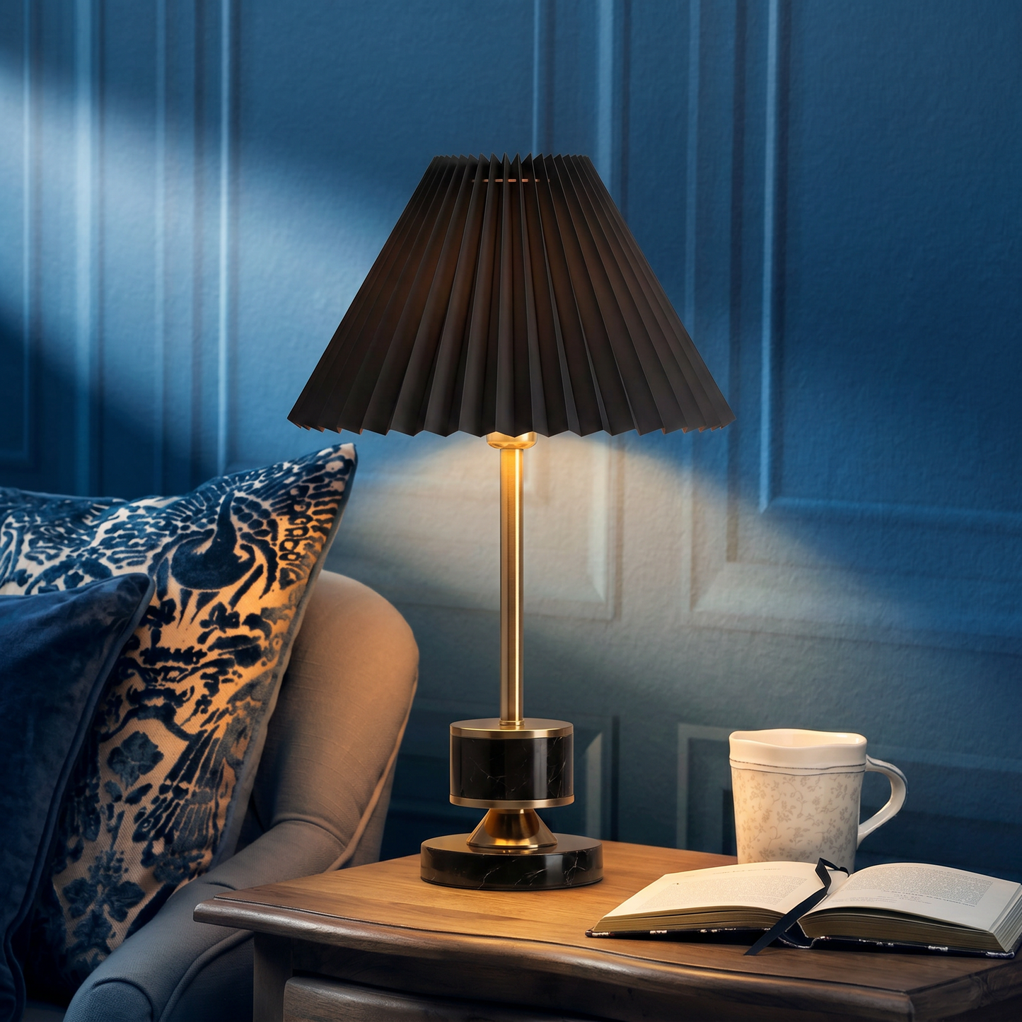 Lampe de table Plissé Noir – Lampe décorative plissée noire avec détails dorés