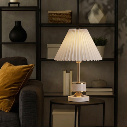 Lampe de table plissée Ivoire – Lampe décorative plissée blanche avec détails dorés