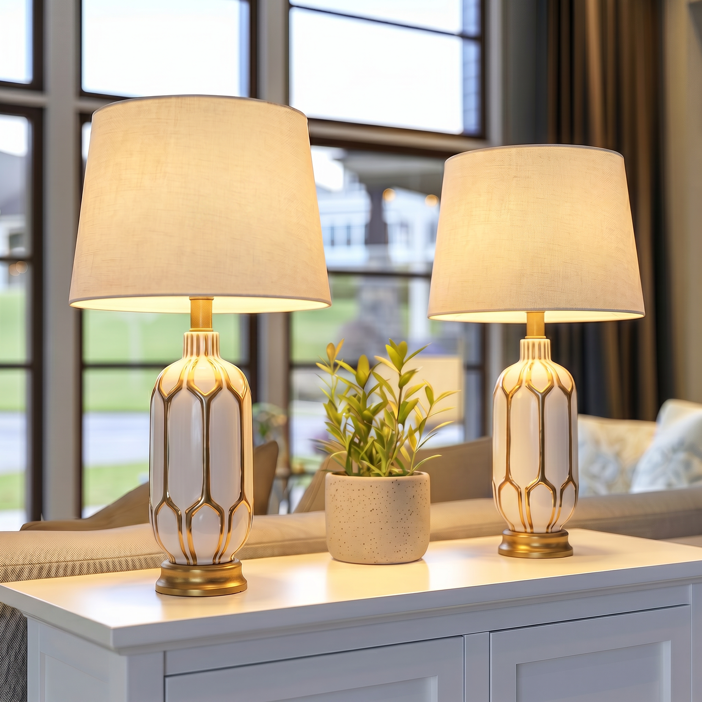 Lampe de table Liora – Lampe décorative blanche et or avec abat-jour en tissu